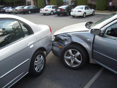 Auto Insurers Play Hardball in Minor-Crash Claims | CNN 